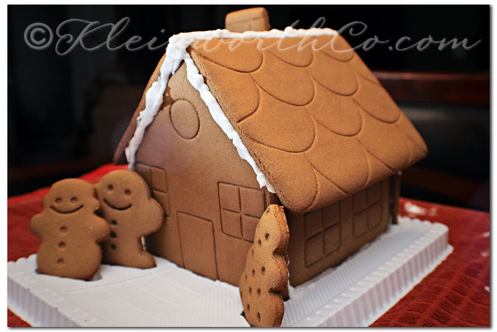 12 Days of Christmas- Holiday Bucket List, making gingerbread houses