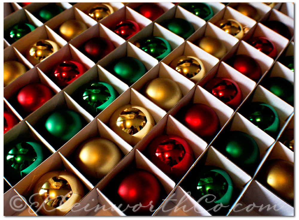 12 Days of Christmas- Holiday Bucket List, decorating the tree