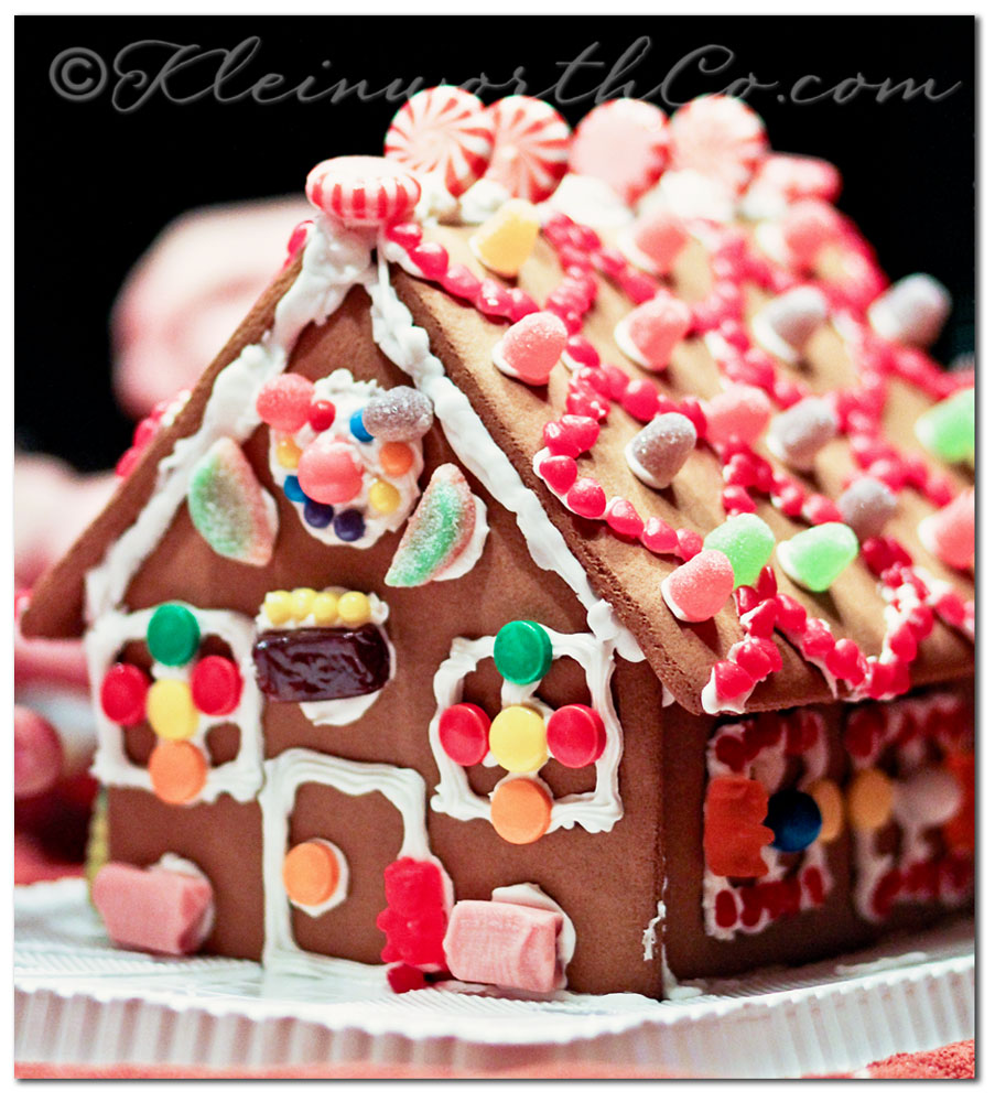 12 Days of Christmas- Holiday Bucket List, making gingerbread houses