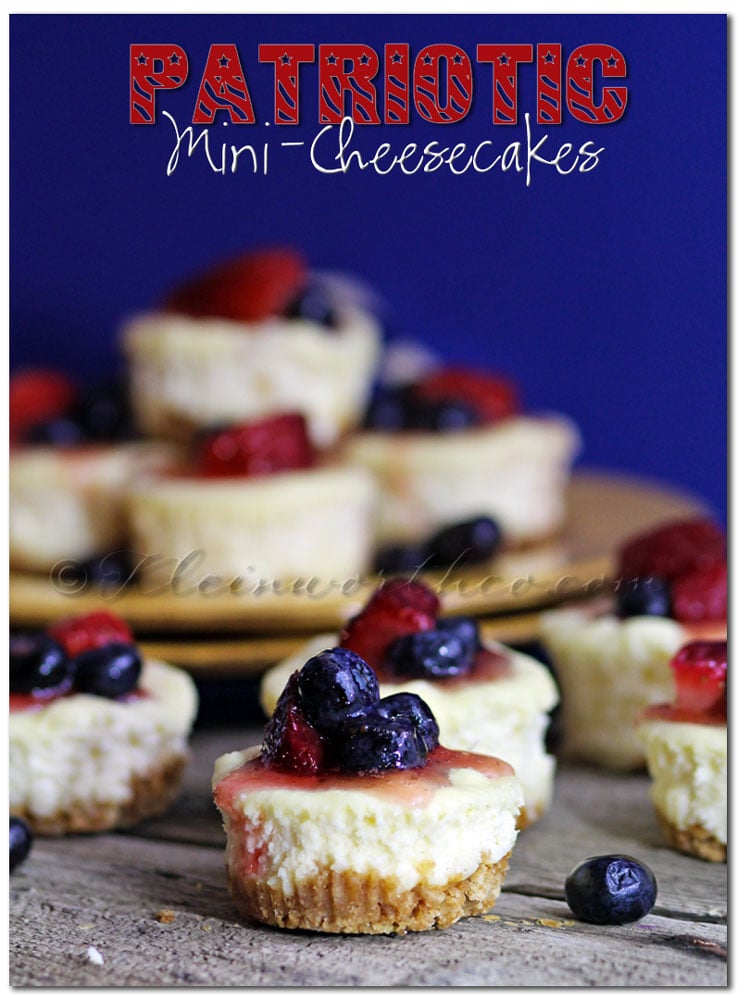 Patriotic Mini-Cheesecakes, dessert recipes, simple desserts, 4th of July recipes, Memorial Day holiday, cheesecake recipe,