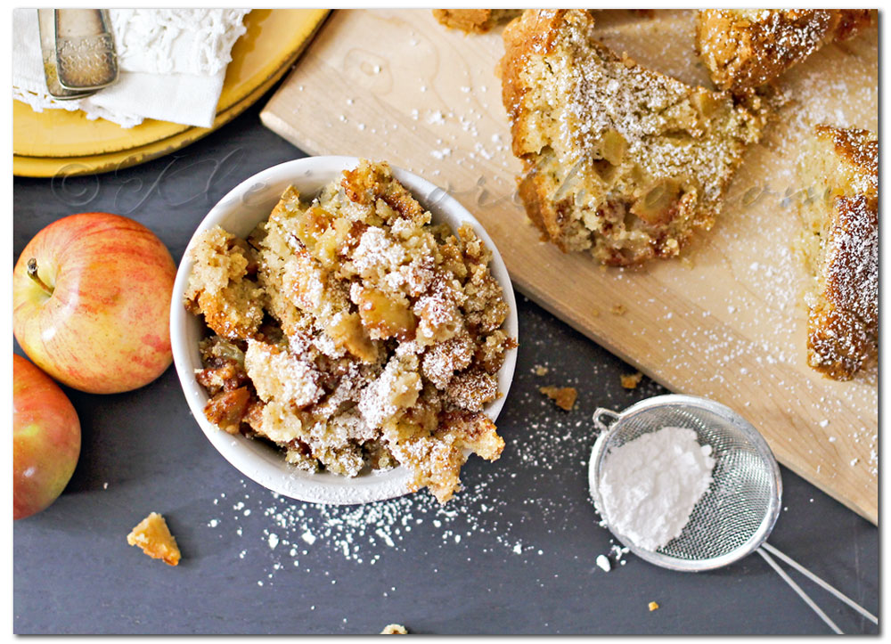 Apple Cake Crumble