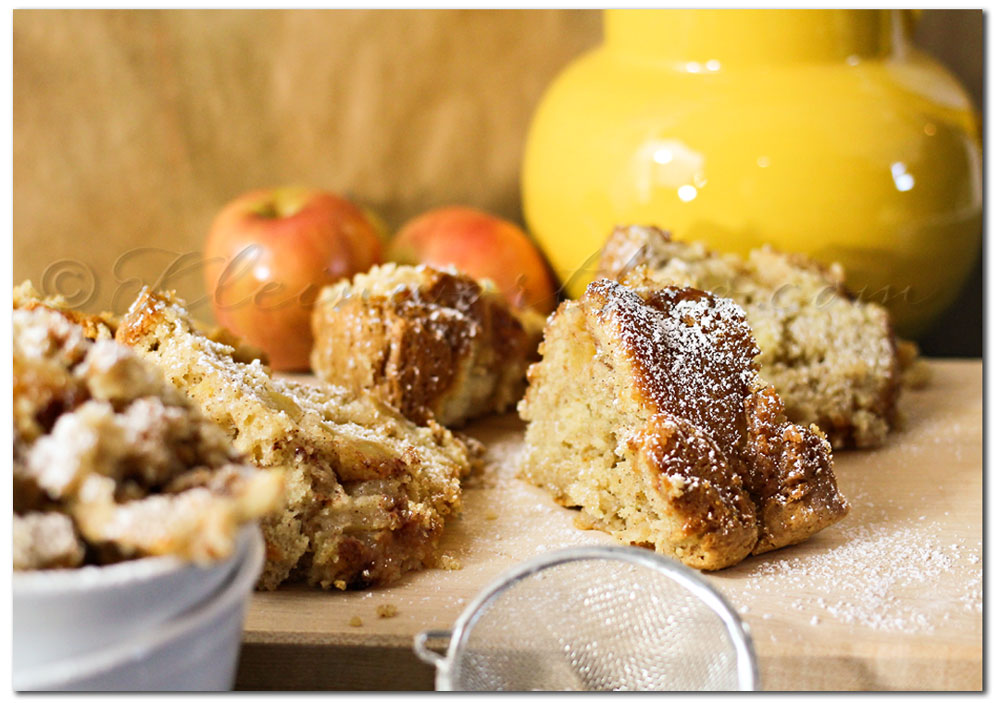 Apple Cake Crumble