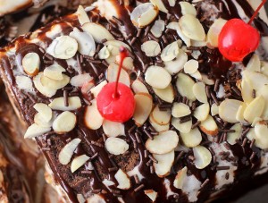 Caramel Gingerbread Ice Cream Cake, #slowchurnedsmiles