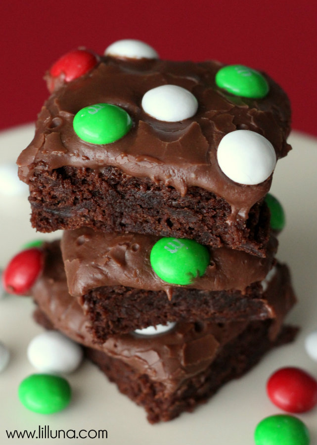 Delicious-AND-Easy-Frosted-Holiday-Mint-MM-Brownies-from-lilluna.com-brownies