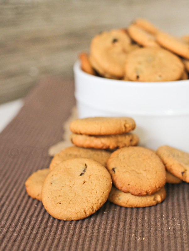 Mini Peanut Butter Chocolate Chip Cookies from Kleinworth & Co. www.kleinworthco.com