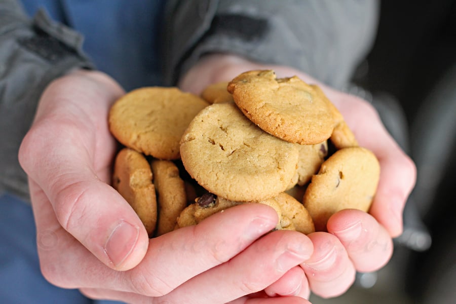 Mini Peanut Butter Chocolate Chip Cookies from Kleinworth & Co. www.kleinworthco.com