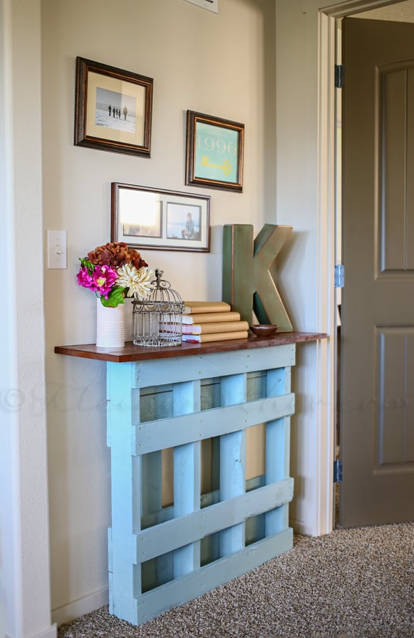 DIY Pallet Console Table