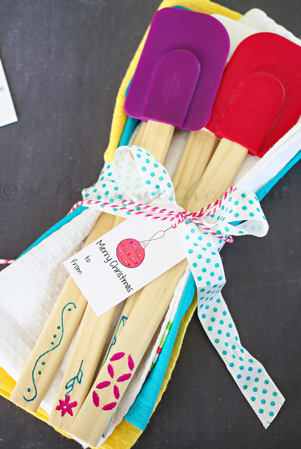 Personalized Spatulas {Homemade Gift for less than $10}