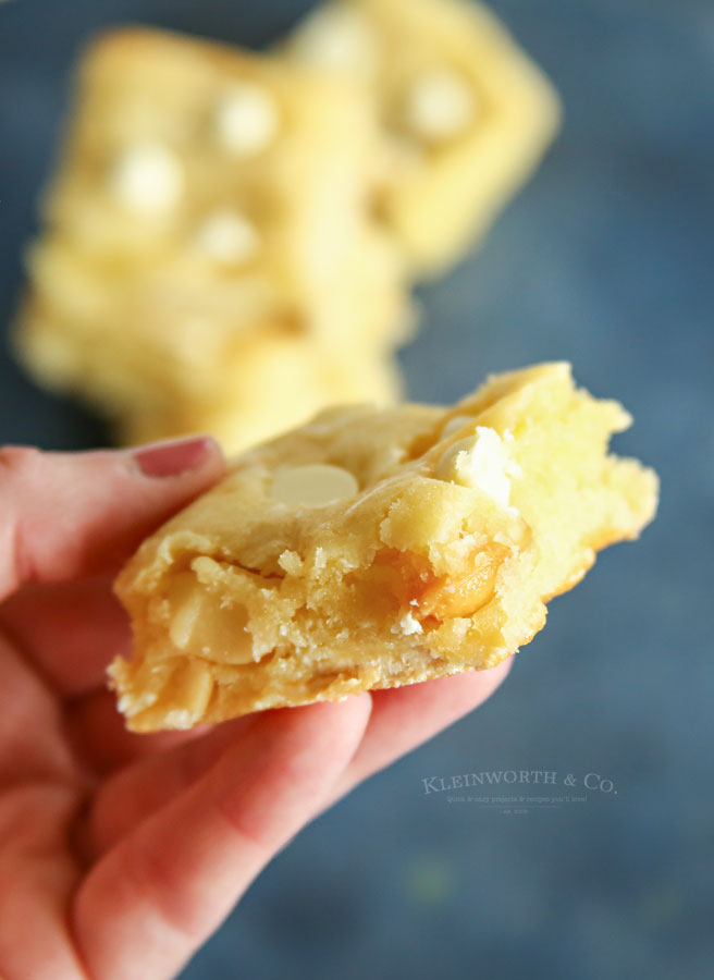 how to make White Chocolate Macadamia Nut Blondies