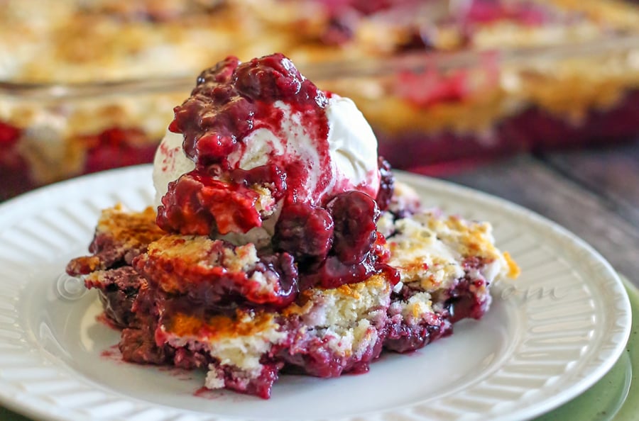 Simple Blackberry Cobbler