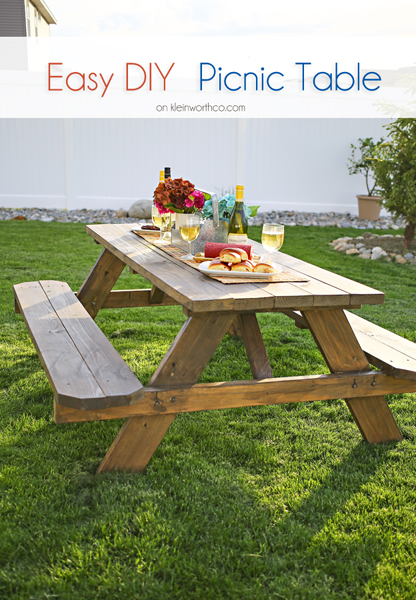 Spring Outdoor Pallet Table Decor - Kleinworth &amp; Co