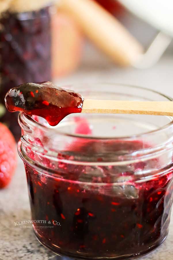 mixed berry freezer jam