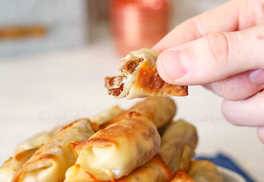 Cheesy Roast Beef Egg Roll Bites