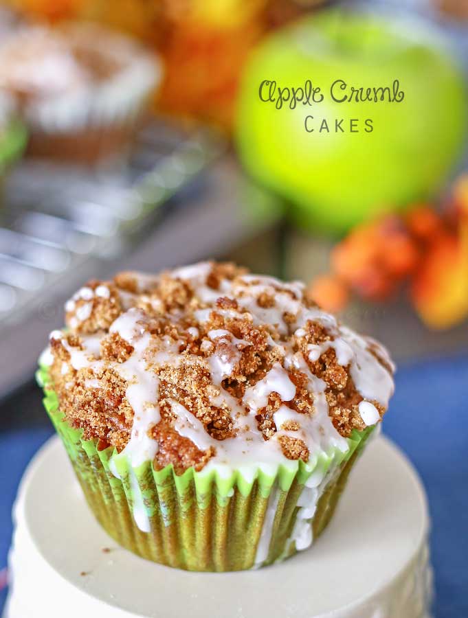 Apple Crumb Cakes