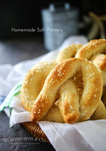 Homemade Soft Pretzels - soft & perfectly salted homemade pretzels. Such an easy recipe - now you don't have to wait for the carnival!