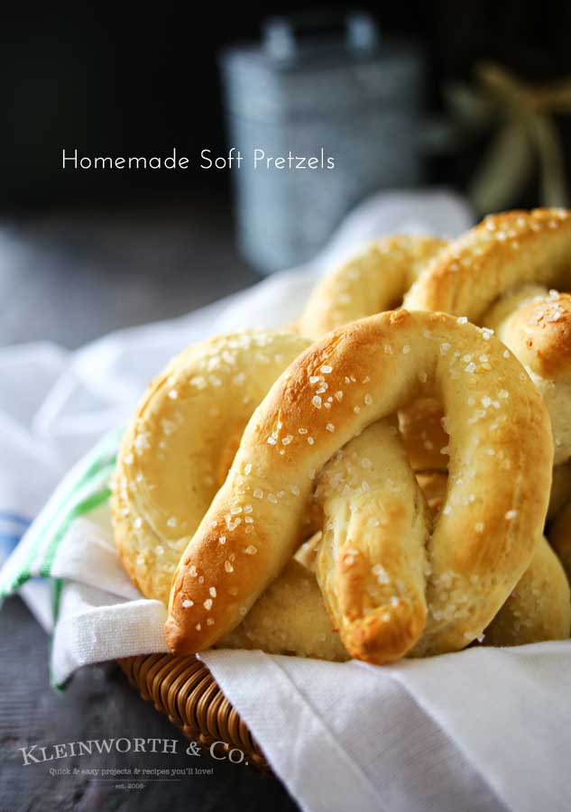 Homemade Soft Pretzels - soft & perfectly salted homemade pretzels. Such an easy recipe - now you don't have to wait for the carnival!