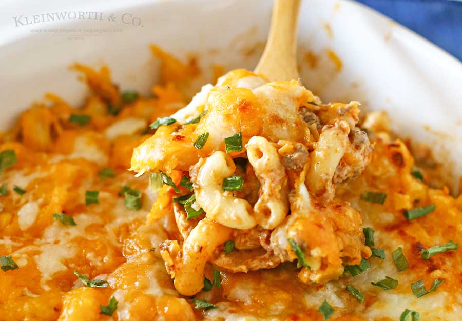 This Taco Macaroni Casserole has all the flavors of your favorite taco, beef, seasonings... Oh my word, it's scrumptious! PIN IT NOW and bake it later!