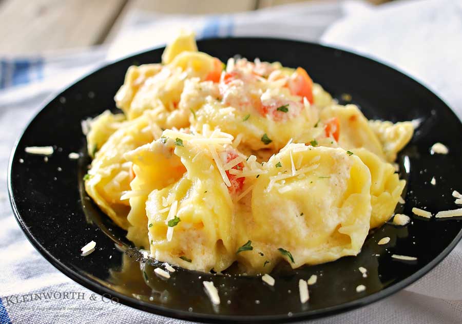 Need an easy family dinner idea that preps in about 20 minutes. Tomato Tortellini Alfredo is tortellini, tomatoes & homemade Alfredo sauce that's amazing! You won't believe how easy this is!