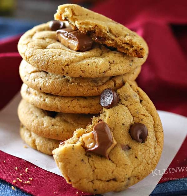 Coffee Toffee Cookies, a soft & chewy cookie loaded with chocolate chips, toffee bits & COFFEE. A java lovers dream, definitely the perfect coffee pairing. You won't be able to eat just one. Plus my new favorite coffee flavor obsession.