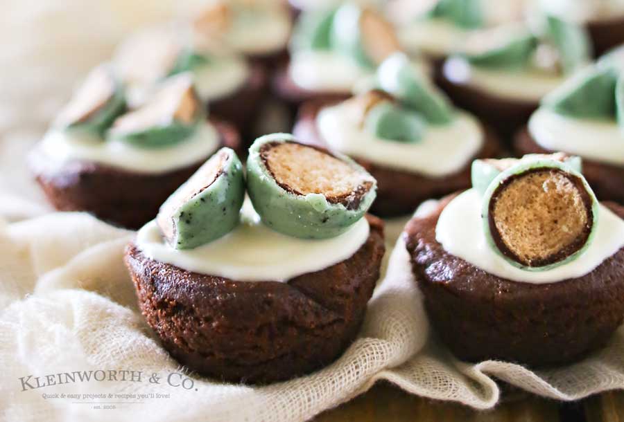 Mint & chocolate lovers rejoice. If you crave that delectable mint & chocolate combo, then this is your lucky day. Thick & fudgy brownie bites topped with white chocolate & mint malt balls makes these Malted Mint Brownie Bites that are out of this world fantastic. YUM! Plus don't miss my trick for making these in under 15 minutes.