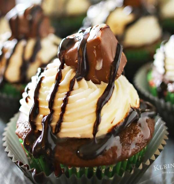 Snickers Overload Cupcakes are simple 3 ingredient chocolate cupcakes stuffed & topped with Snickers bars. Add the easy to make frosting & you are good to go. So easy, so good! OMG!!!