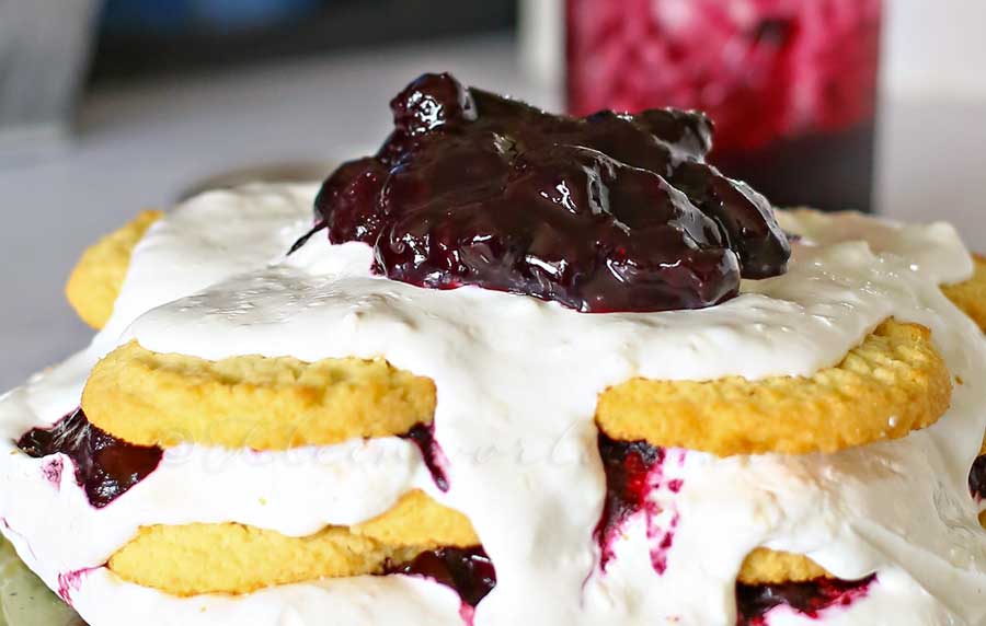 Blueberry Ice Box Cake is a simple no-bake dessert idea that everyone loves. Cookies, whipped cream & homemade blueberry pie filling are a perfect combo that you can't pass up! Definitely the perfect warm weather treat!