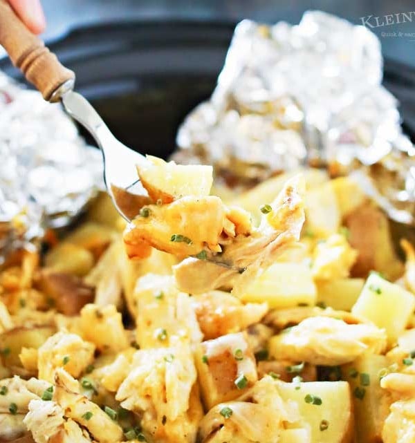 Cheesy Chicken Ranch Potatoes are a simple slow cooker side dish recipe that's so delicious. Just another easy family dinner idea that's ready in just 4 hours. OMG- these are SO GOOD! LOVE that this recipe is family size!