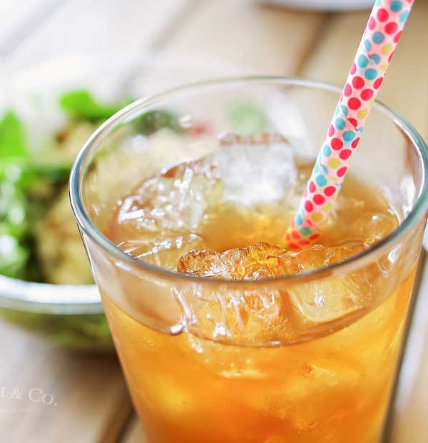 Vanilla Coconut Black Tea is the perfect refreshing beverage to pair with your lunch or dinner. One of my favorite ice tea recipes that's so easy to make. Oh how I love homebrewed iced tea.