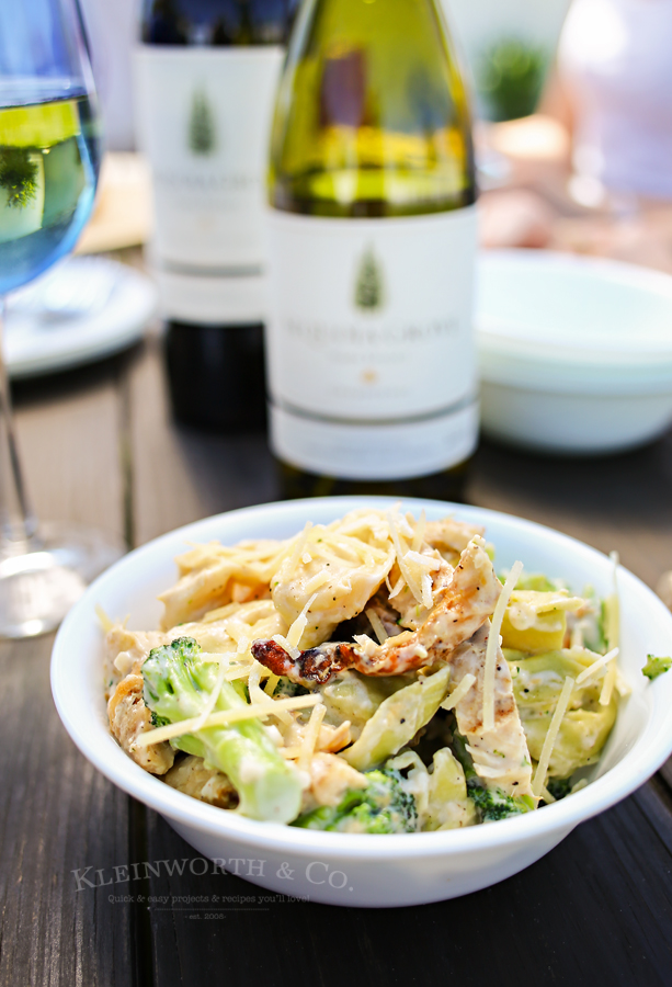 Grilled chicken, broccoli & tortellini in a creamy garlic cheese sauce makes this Grilled Chicken Broccoli Tortellini a delicious easy family dinner idea.