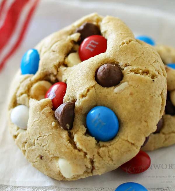 Looking for the best chocolate chip cookies? Look no further. These Patriotic Chocolate Chip Cookies are no-chill & one of the best cookie recipes ever!