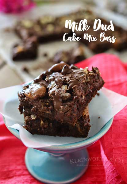 Milk Dud Cake Mix Bars- Incredibly simple & easy desserts don't get any more delicious than this.