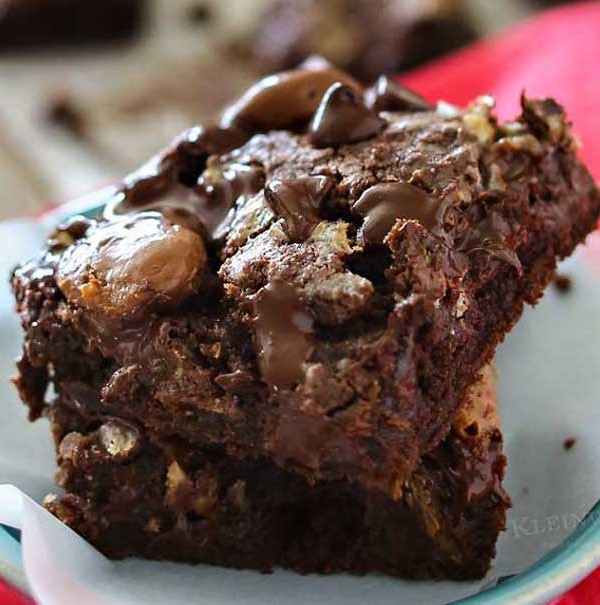 Milk Dud Cake Mix Bars are just another yummy bar recipe that is a MUST MAKE!