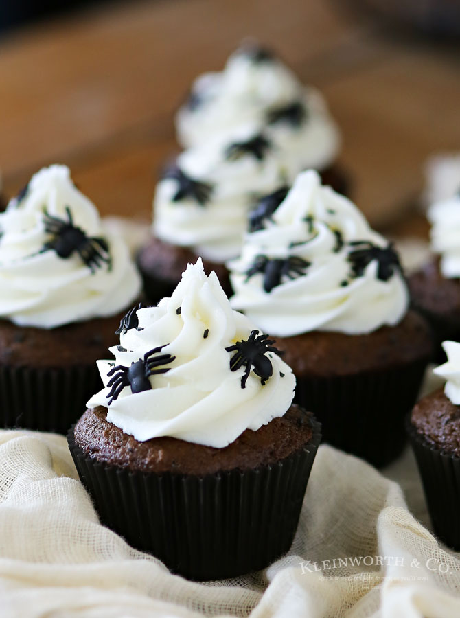 Creepy Halloween Spider Cupcakes