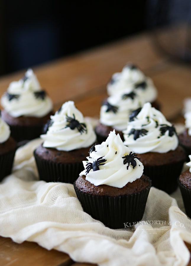 Creepy Halloween Spider Cupcakes