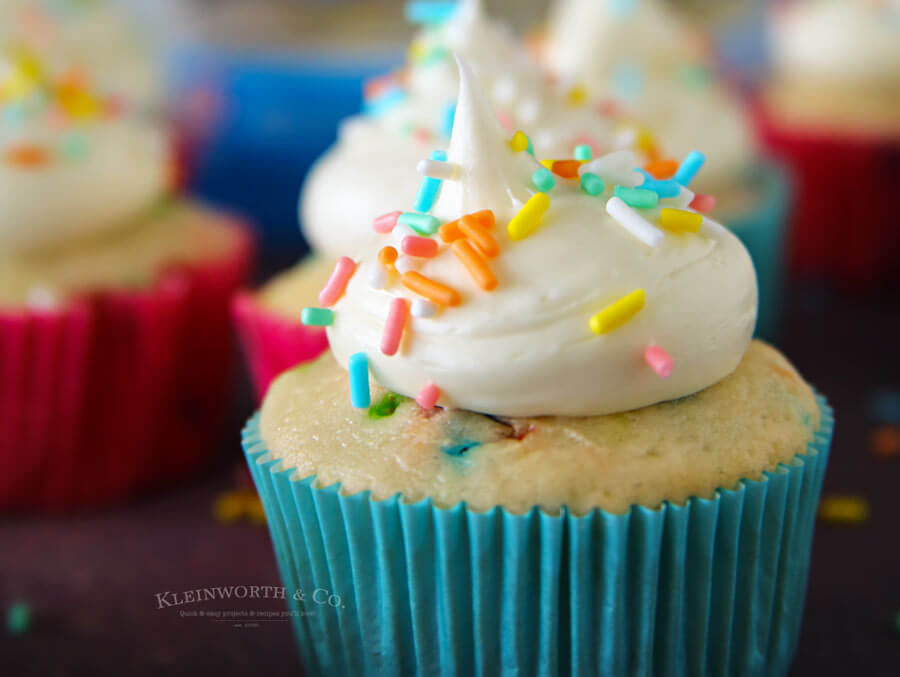 2-Ingredient Funfetti Cupcakes