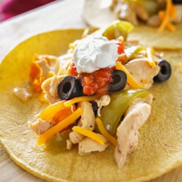 Easy Slow Cooker Chicken Fajitas - Yummi Haus
