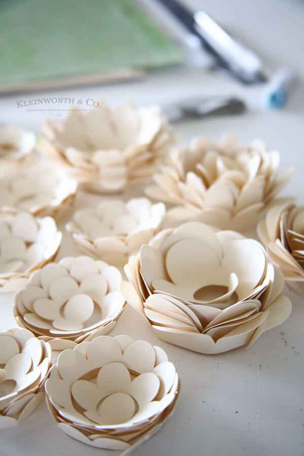 Paper Flower Wreath Cricut Tutorial