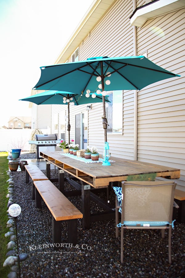 Decorated DIY Pallet Outdoor Dining Table