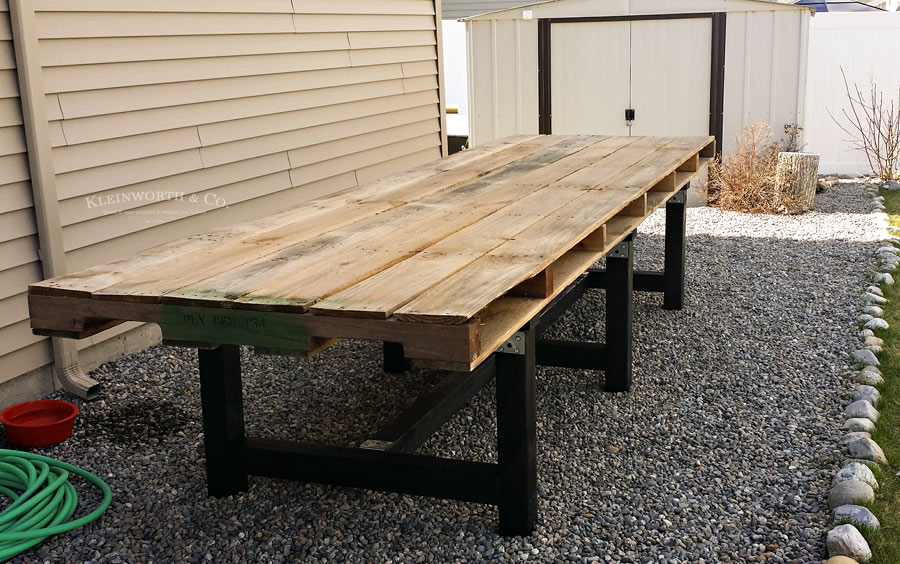 Assembled DIY Pallet Outdoor Dining Table