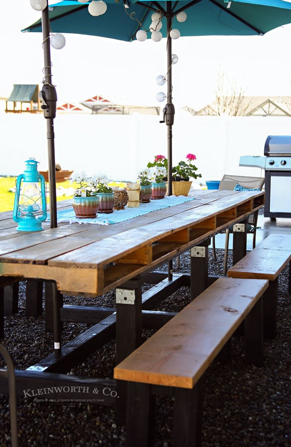 Stained DIY Pallet Outdoor Dining Table