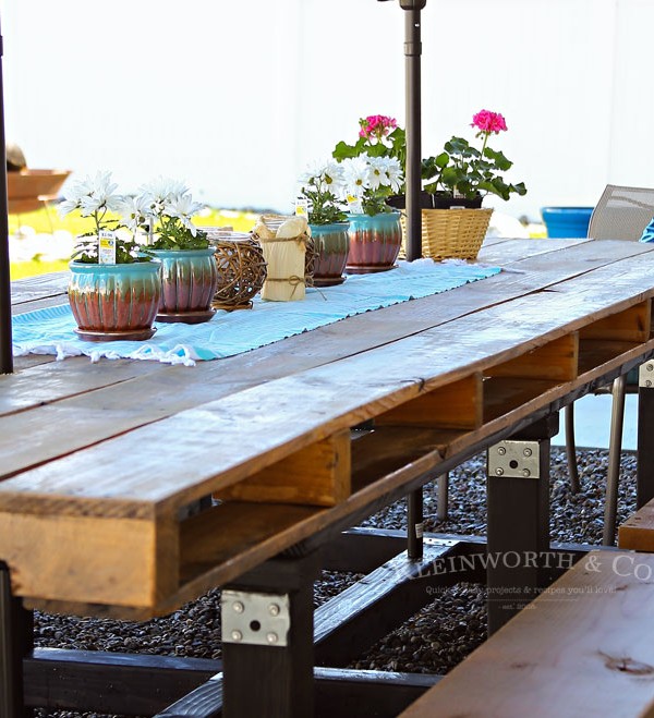 How to build DIY Pallet Outdoor Dining Table