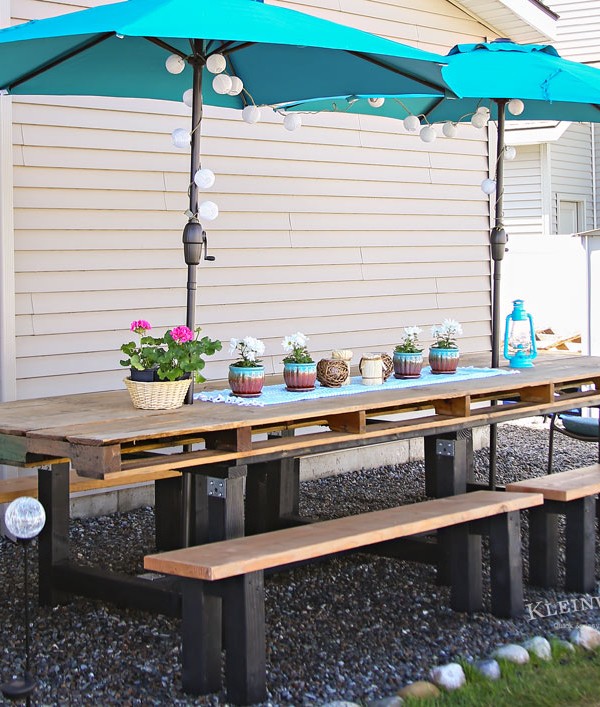 Spring Outdoor Pallet Table Decor