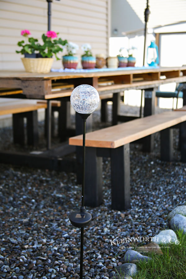 Spring Outdoor Pallet Table Decor