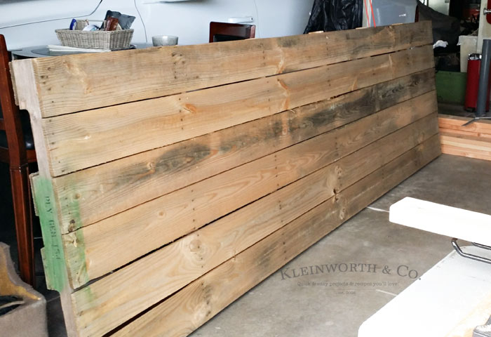 Spring Outdoor Pallet Table Decor