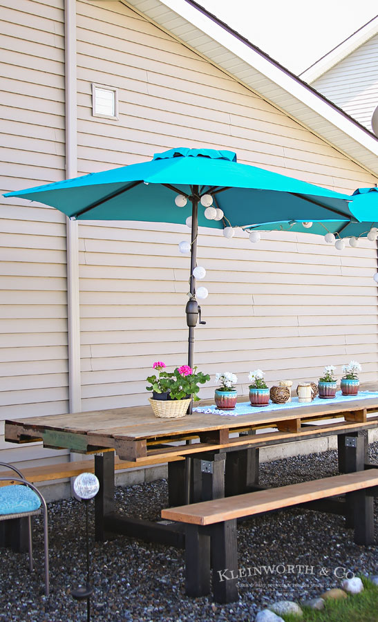 Spring Outdoor Pallet Table Decor