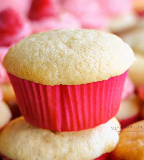 Best Bakery-Style Vanilla Cupcakes