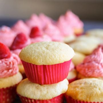 Best Bakery-Style Vanilla Cupcakes - how to make cupcakes