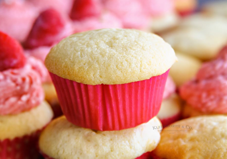 Best Bakery-Style Vanilla Cupcakes - vanilla cupcake recipe