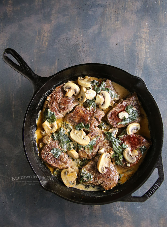 how to make Spinach Mushroom Filet Mignon in Creamy White Wine Sauce