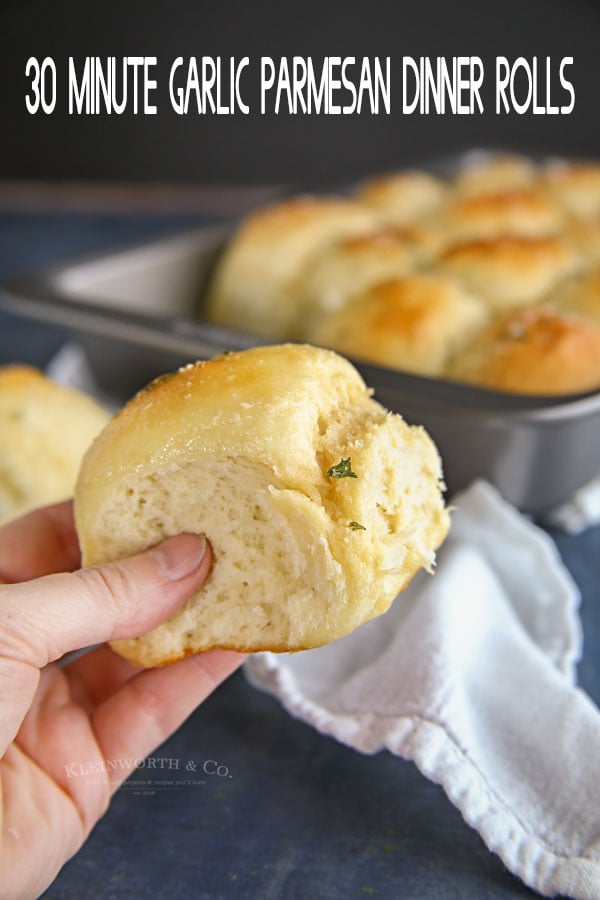 30-Minute Homemade Dinner Rolls Recipe - Six Sisters Stuff